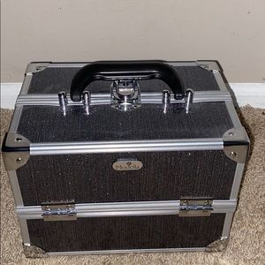 Makeup traveling box